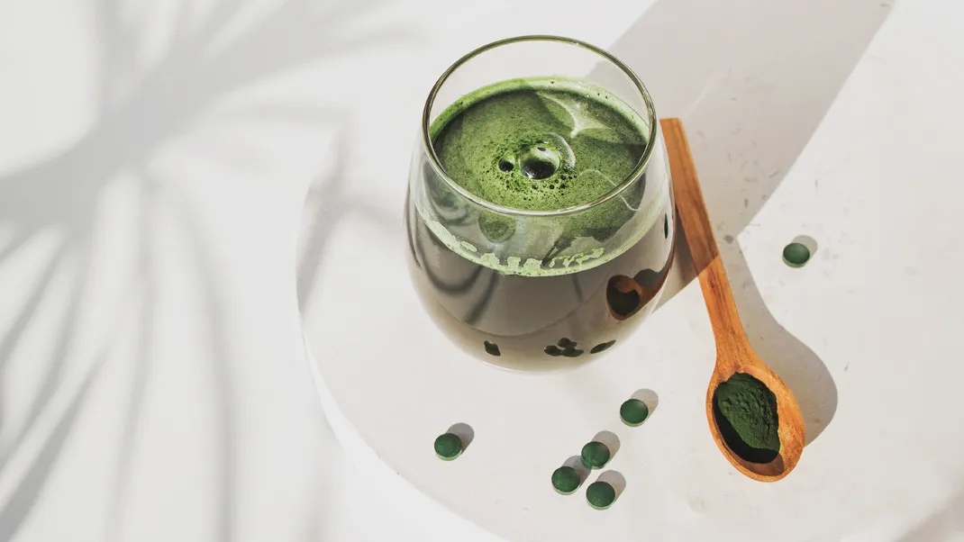 Chlorella vs spirulina - które algi są lepsze?